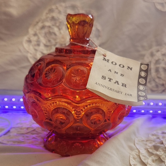 L E Smith Moon & Stars Amberina Candy Dish with Lid - Picture 2 of 10